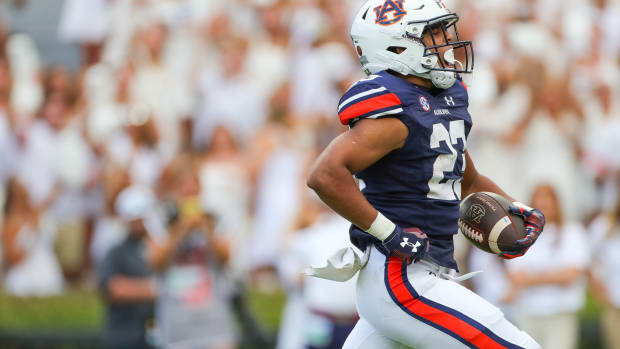 Jeremiah Cobb vs UMass - Eric Starling/Auburn Daily